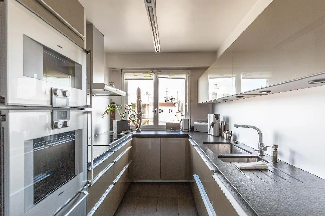 Veeve - Rooftop Views Of The Arc De Triomphe Apartment Paris